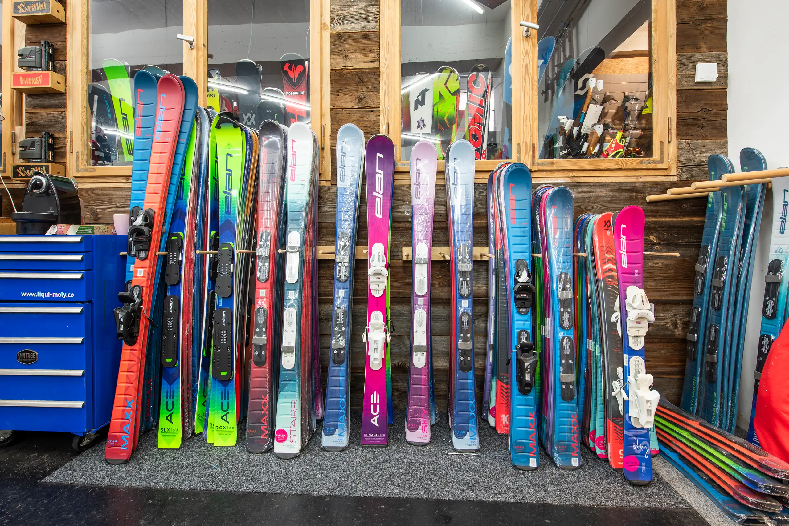DSC_4771 Ski-Auswahl im Verkaufsraum von 2ndsky in Bayreuth